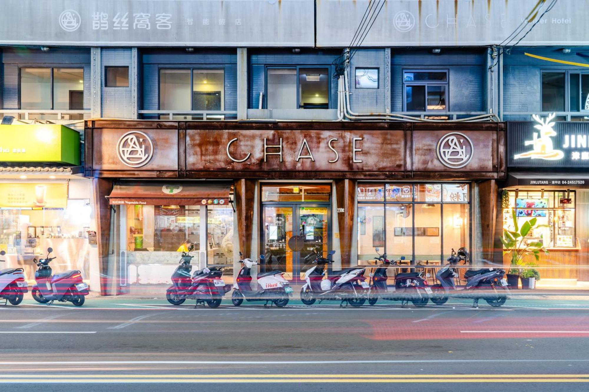 Chase Hotel Taichung Bagian luar foto