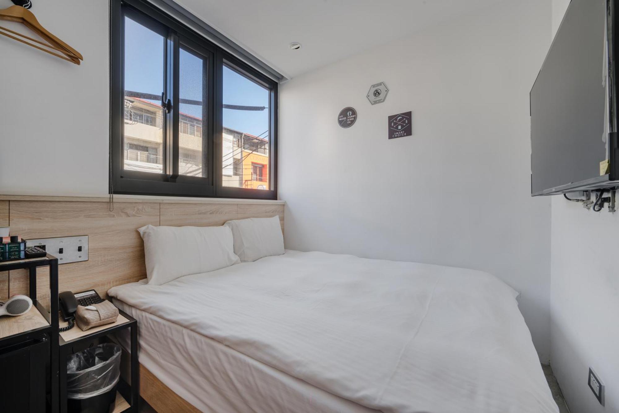 Chase Hotel Taichung Bagian luar foto