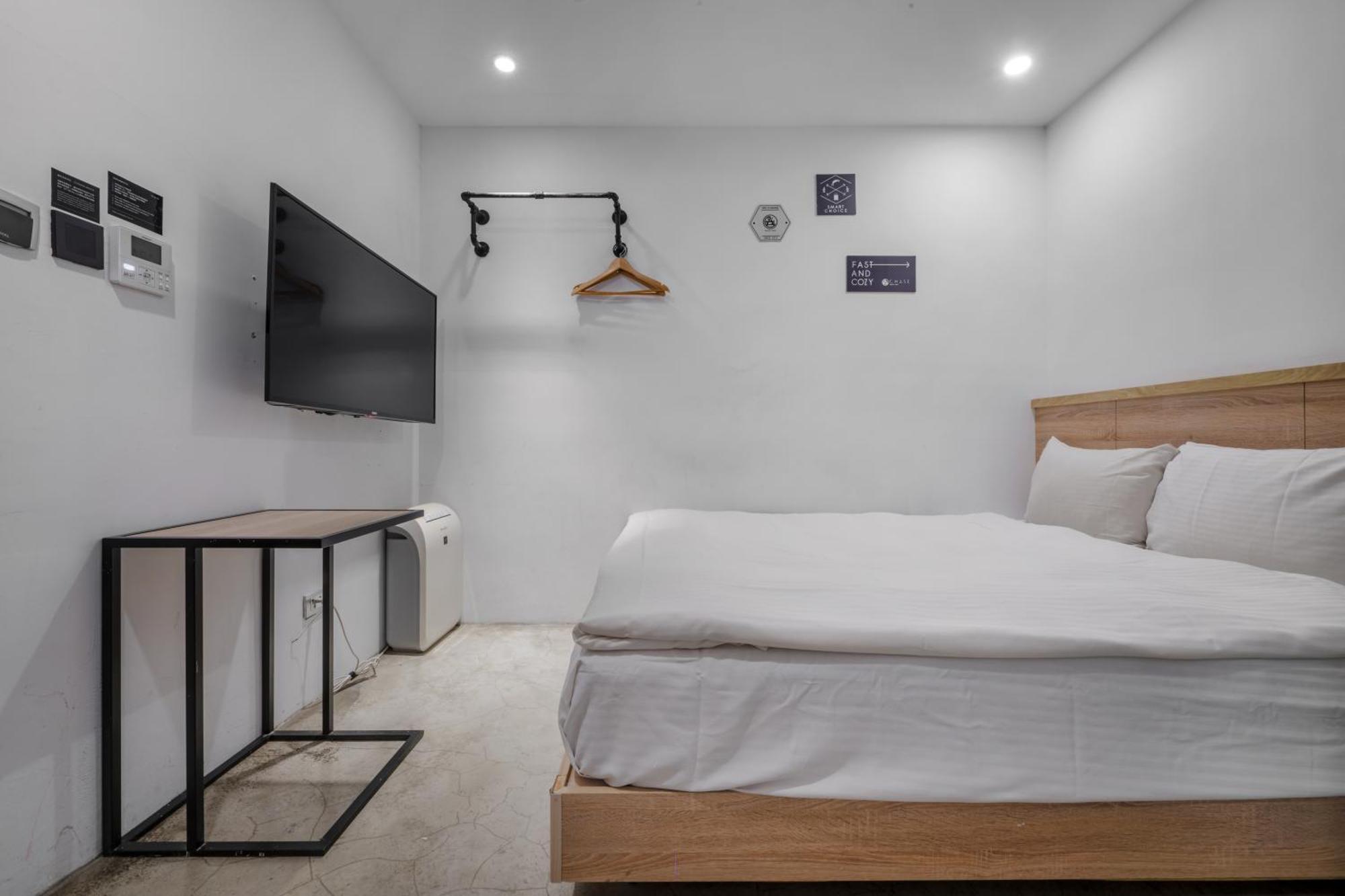 Chase Hotel Taichung Bagian luar foto